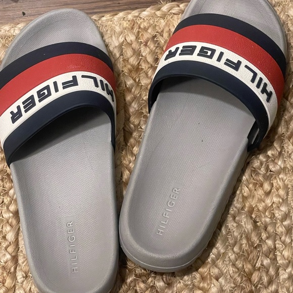 Tommy Hilfiger slides size 7.5 - Picture 4 of 6